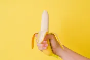 香蕉照讓妳「望蕉止渴」！男同事還要「打針」　鹹濕對話讓綠帽夫炸了