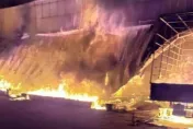 台南麻豆工廠晚間陷火海！250坪全面燃燒…猛烈火舌狂竄 消防灌救