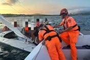 墾丁帆船體驗遇鋼索斷裂　9人海面漂流海巡救生艇平安救回