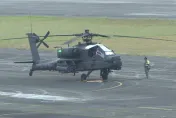 陸航UH-60黑鷹、AH-64E阿帕契編隊起降　模擬台北港奪控港口作戰