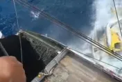 台灣遠洋漁船爆意外！搜魚直升機降落失敗「翻肚墜海」驚悚畫面曝