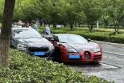 影/全球僅4台！2.18億布加迪Bugatti「硬切」撞BMW　車主霸嗆：賠你一輛「以後小心點」