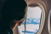 醉客搭機當眾猥褻16歲少女連媽都不放過　母女獲賠「5000飛行里程數」