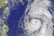 卡努颱風「旋起來了」！　鄭明典曝2種可能走法