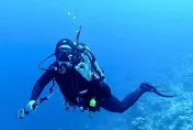 41歲潛水教練「螺旋槳截斷小腿」！醫院跨科別合作搶救　3個月恢復行走