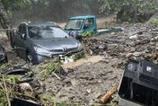 汽車被爛泥推著走！卡努颱風超大豪雨襲南投　仁愛鄉累積雨量破500毫米