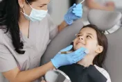 牙齒不整恐影響身高、第二性徵發展！牙醫揭「3點評估」是否需矯正牙齒