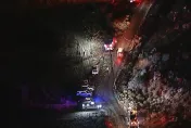 影/加州消防直升機「空中激烈對撞」墜毀　機上3人滅山火全罹難