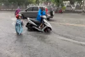 雨彈狂襲高雄「比颱風還嚴重」！　市民湧陳其邁臉書：請市長放豪雨假