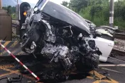 影/鐵道上的猴子？花蓮驚見「轎車撞太魯閣號」淪廢鐵　酒駕男依法送辦