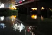 快訊/台南北安橋晚間民眾落水！在橋下浮沉後失蹤　警消摸黑搶救
