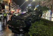 影/颱風夜汐止翻車事故！整輛翻到分隔島上2人傷