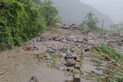 海葵颱風／宜蘭山區多處爆土石流坍方　暖警護送部落長者緊急撤離