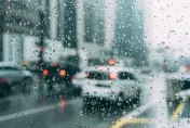 快訊/東北季風、午後雷陣雨同時開炸！12縣市緊急發布大雨特報