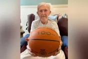 影/NBA最年長人瑞去世！享嵩壽101歲　曾打二戰當傘兵空降德國