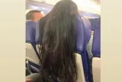 胎歌鬼！飛機椅背「披掛」長髮　網：每2根就給她打一個死結