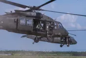 黑鷹直升機飛越總統府上空　為國慶活動勘查航線