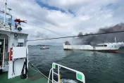 影/東港籍漁船高雄鳳鼻頭外海起火　11名船員順利救援抵港