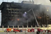 影/埃及警察總部冒大火38傷　火舌吞沒整棟建築燒成廢墟