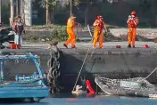 小犬颱風/民眾箔子寮漁港散步遭強風吹落海　海巡急衝現場成功救援