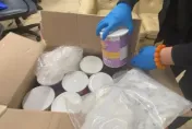 影/國際奶粉包裹夾藏毒品空運入境　警逮2嫌扣市值4千萬安毒