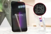 iPhone 15外盒暗藏防偽玄機　螢幕也藏「超小QR Code」