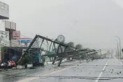 小犬颱風/小犬超派！滿州200縣道「電線桿整排倒」　屏東逾2.3萬戶停電