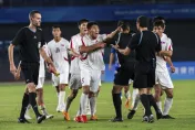 杭州亞運/北韓男子足球1:2敗給日本　選手頻頻上前找裁判「輸贏」吞6張黃牌