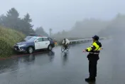 國慶連假day2　合歡山氣溫驟降起大霧　新城警冒雨疏導