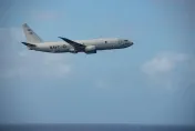 影/美P-8A反潛機中秋過航台海　陸東部戰區戰機跟監…加碼曝罕見偵監外船畫面