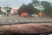 竹北「新天坑」瓦斯外洩、水管破裂！建商坦承與工地有關　消防員到場戒備