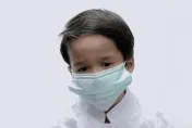不是百日咳！男孩長達半年反覆「咳不停」　就醫檢查竟是「對蟑螂過敏」