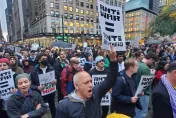 影/百餘名支持巴勒斯坦民眾紐約街頭抗議　癱瘓曼哈頓交通遭拘留