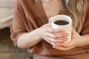 喝含糖咖啡、茶飲有害健康？國外研究曝「少量不影響」