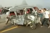 影/埃及高速公路連環車禍至少35死53傷　「多車堆疊燃燒」驚人畫面曝光