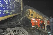 印度再傳火車相撞　至少10死27傷