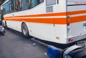 快訊/新北林口公車、機車對撞！65歲騎士險喪命輪下