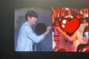 超甜蜜！EXO燦烈台上被求婚　「伸出手套牢」全場粉絲尖叫