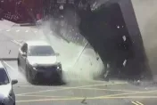 快訊/氣爆瞬間曝光！遮雨棚被炸飛險砸汽車　新莊小火鍋店老闆親揭原因損失百萬