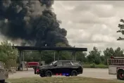 影/美德州化學工廠爆炸起火大量黑煙竄出　當局急下令居民撤離