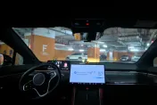 影/不怕找嘸位！華為首款電動車搭載「智能代客泊車」　示範影片首度曝光