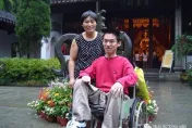 曾獲封「最美殘疾人」！陸漸凍症網紅卓君逝世　享年40歲