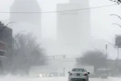 影/「大湖效應」暴風雪襲美國東北部　俄亥俄州高速公路20多輛車撞成一團