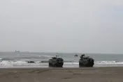 「紅色海灘」操演畫面曝光！海軍 AAV-7兩棲突擊車登陸西子灣