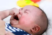 托嬰中心幫嫩嬰戴口罩導致窒息！疾管署澄清：托嬰中心早已無口罩令