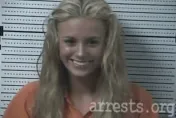 23歲正妹5年被捕11次　口卡照笑容燦爛竟被讚「最甜美罪犯」