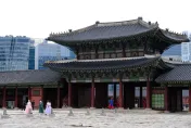 影/南韓知名古蹟「景福宮」兩度遭人噴漆塗鴉　警方全力追查嫌犯下落