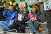 台南立委選舉號次抽籤　王家貞場外靜坐抗議