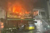 影/駭人！台南意麵店大火「2樓鐵皮加蓋」全面燃燒　烈焰濃煙像火球