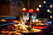 聖誕大餐爽嗑鵝肝、扇貝竟上吐下瀉！法國公司700名員工集體食物中毒